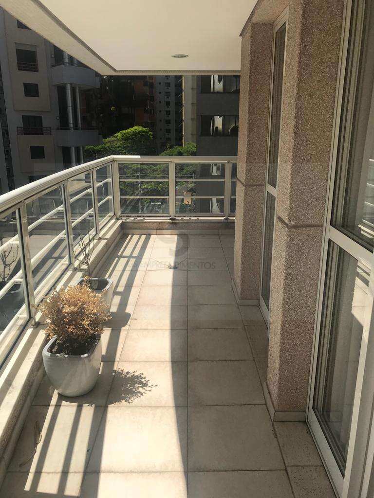 Apartamento com 3 suites, 3 vagas e varanda com churrasqueira - GS Empreendimentos