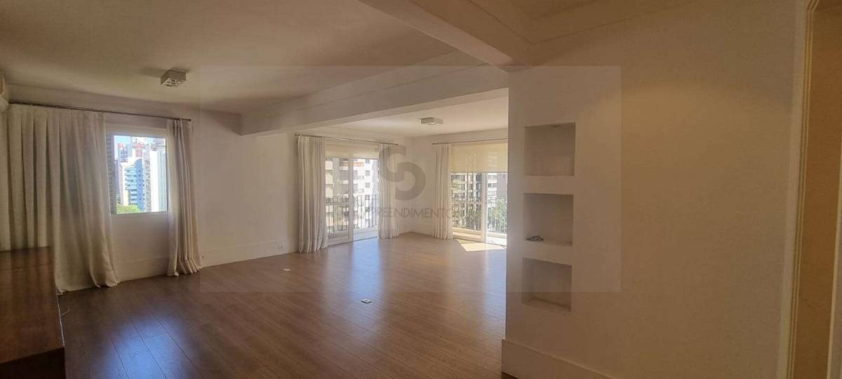 Apartamento confortável com três dormitórios , tres vagas em frente à Praça Pereira Coutinho - GS Empreendimentos