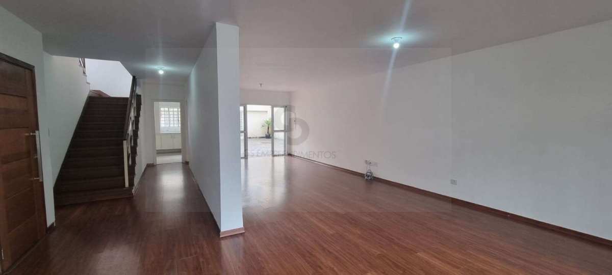 Casa confortável em rua tranquila e segura do Jardim Luzitania - GS Empreendimentos