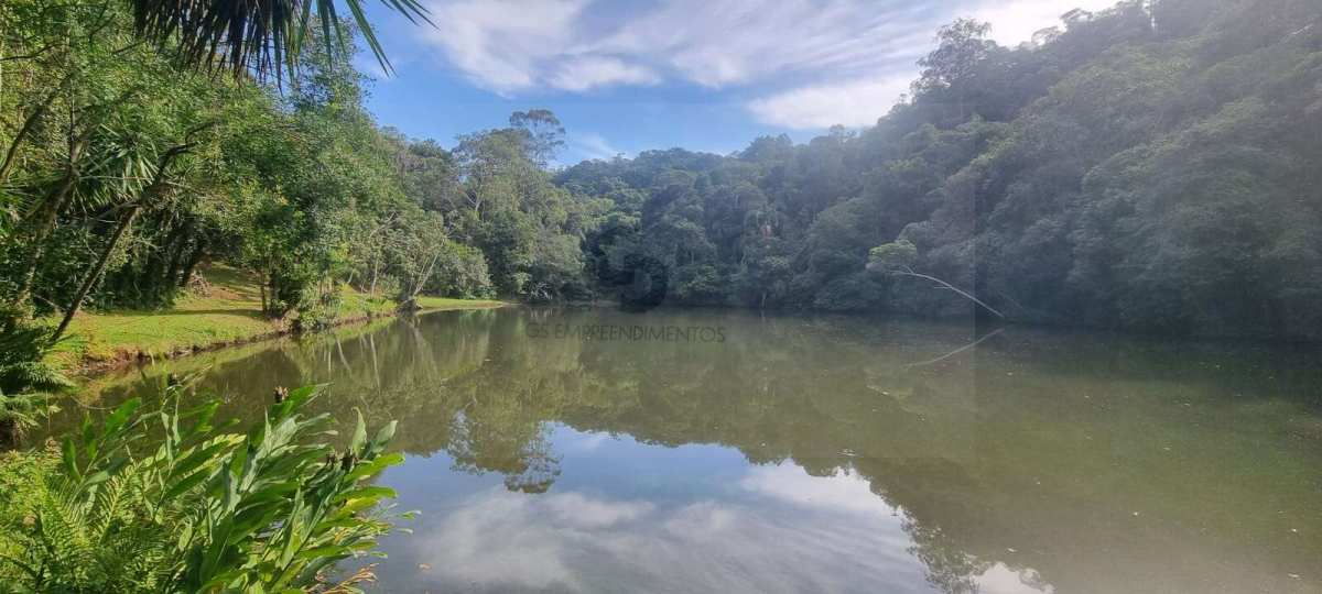 Lindo sitio com mais de 300.000 metros quadrados de área, 1.200 metros de area construída e 2 lagos - GS Empreendimentos